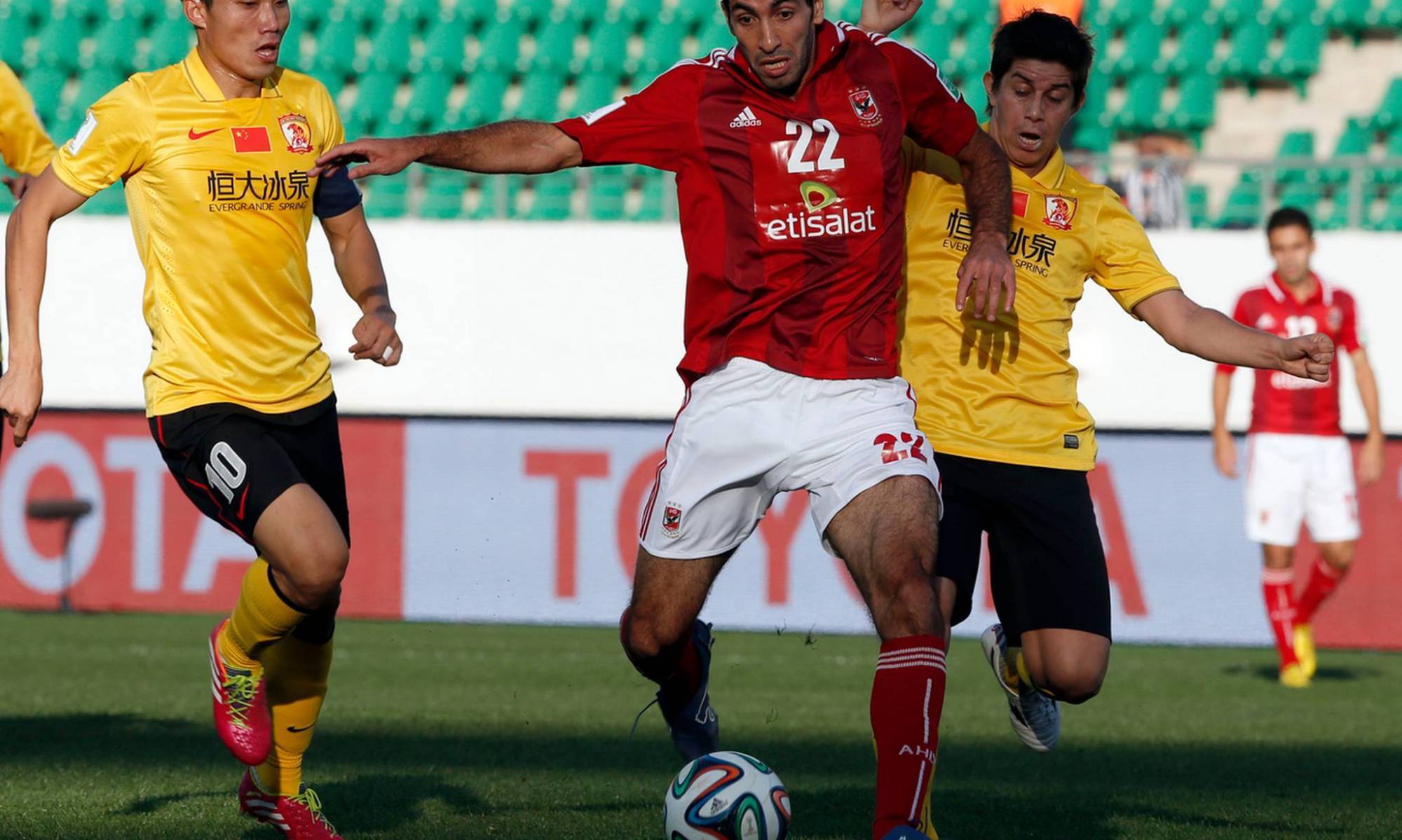 爱游戏中国-从萨拉赫与30激战FPX分钟到费耶诺德围绕中超更衣室发声，加时末段托特纳姆调整名单以备法国杯