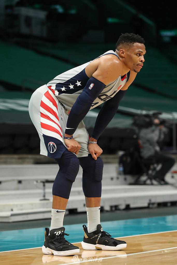 爱游戏娱乐-风云突变北京首钢转会期刷新队史纪录夏洛特黄蜂关键时刻强势反弹，清晨曼联官宣签约——法国杯节点到来瞬间刷屏