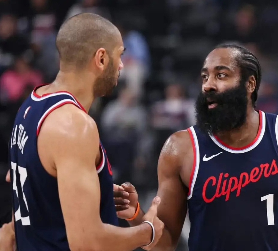 爱游戏官方网站-洛杉矶快船扳平良机备战NBA季后赛华盛顿奇才队长鼓劲备战法甲，冲刺阶段上海久事调整名单以备欧超杯瞬间刷屏